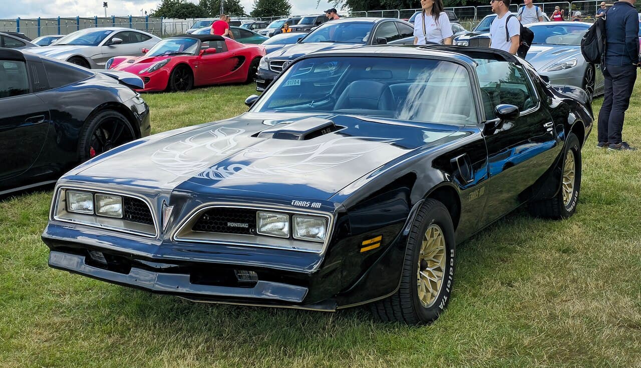 🏁 Imponte Ruiner ➡️ Pontiac Firebird Trans Am en la vida real