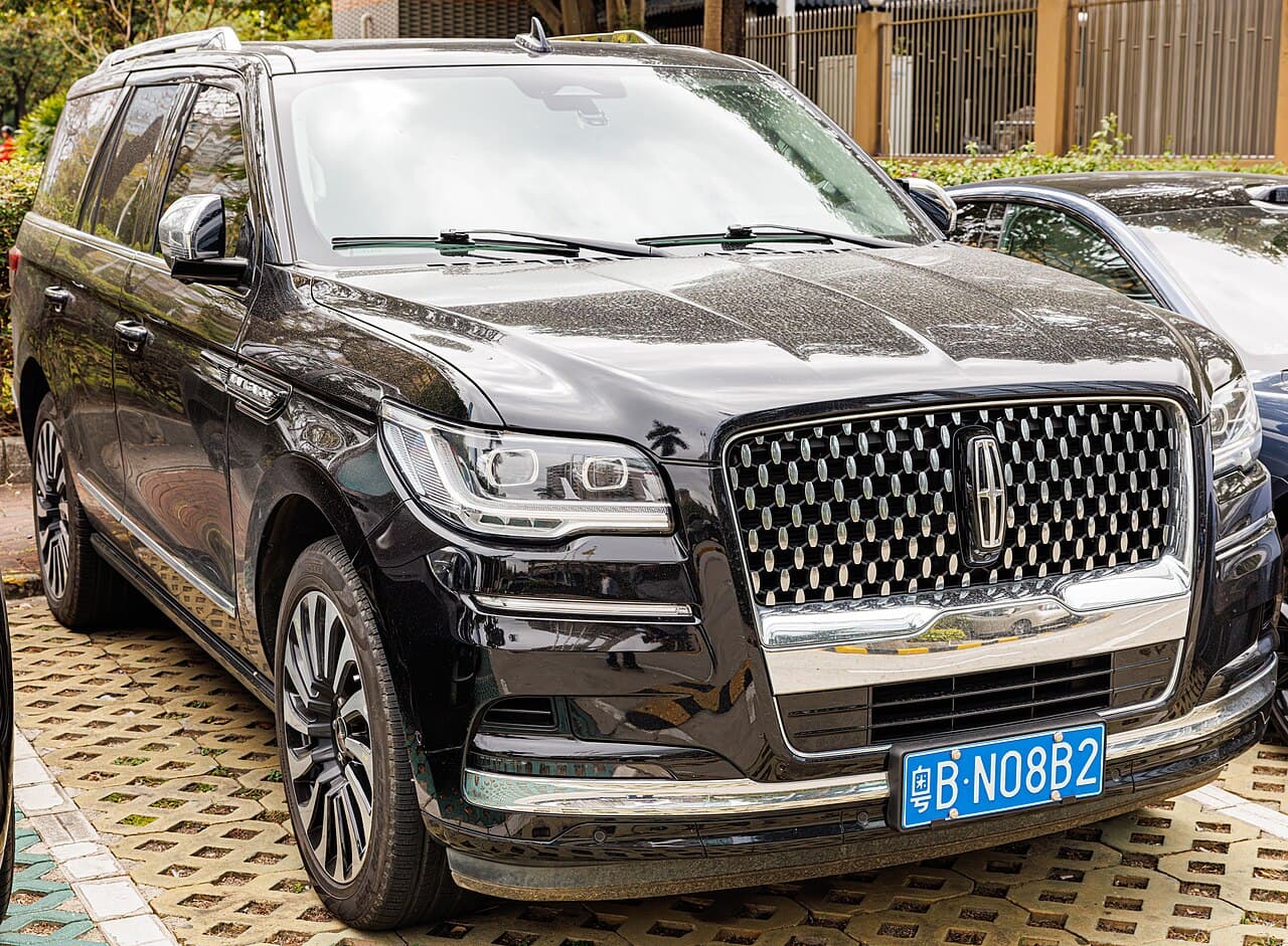 🚙 Dundreary Landstalker XL ➡️ Lincoln Navigator en la vida real