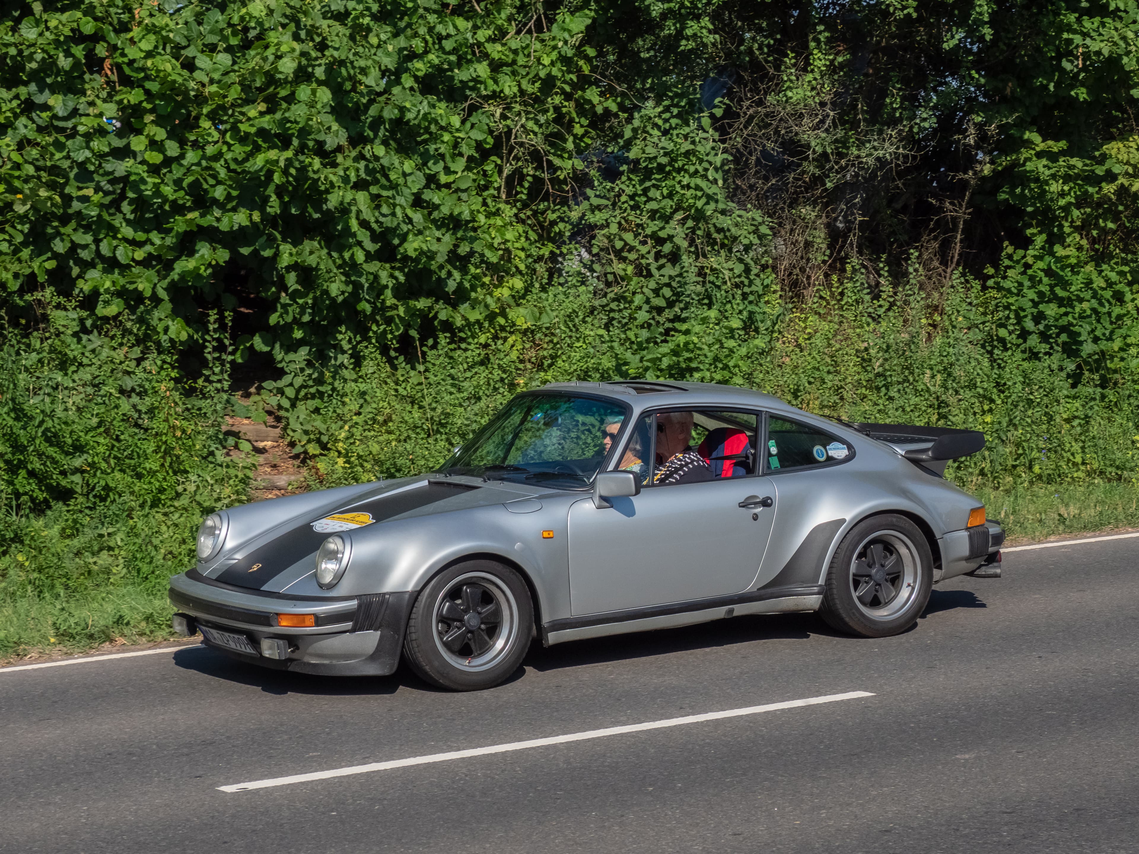 🏎️ Pfister Comet Retro Custom ➡️ Porsche 911 (930 Turbo) en la vida real
